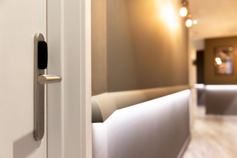 Puerta acorazada: por qué es la mejor defensa para tu vivienda desde el primer acceso