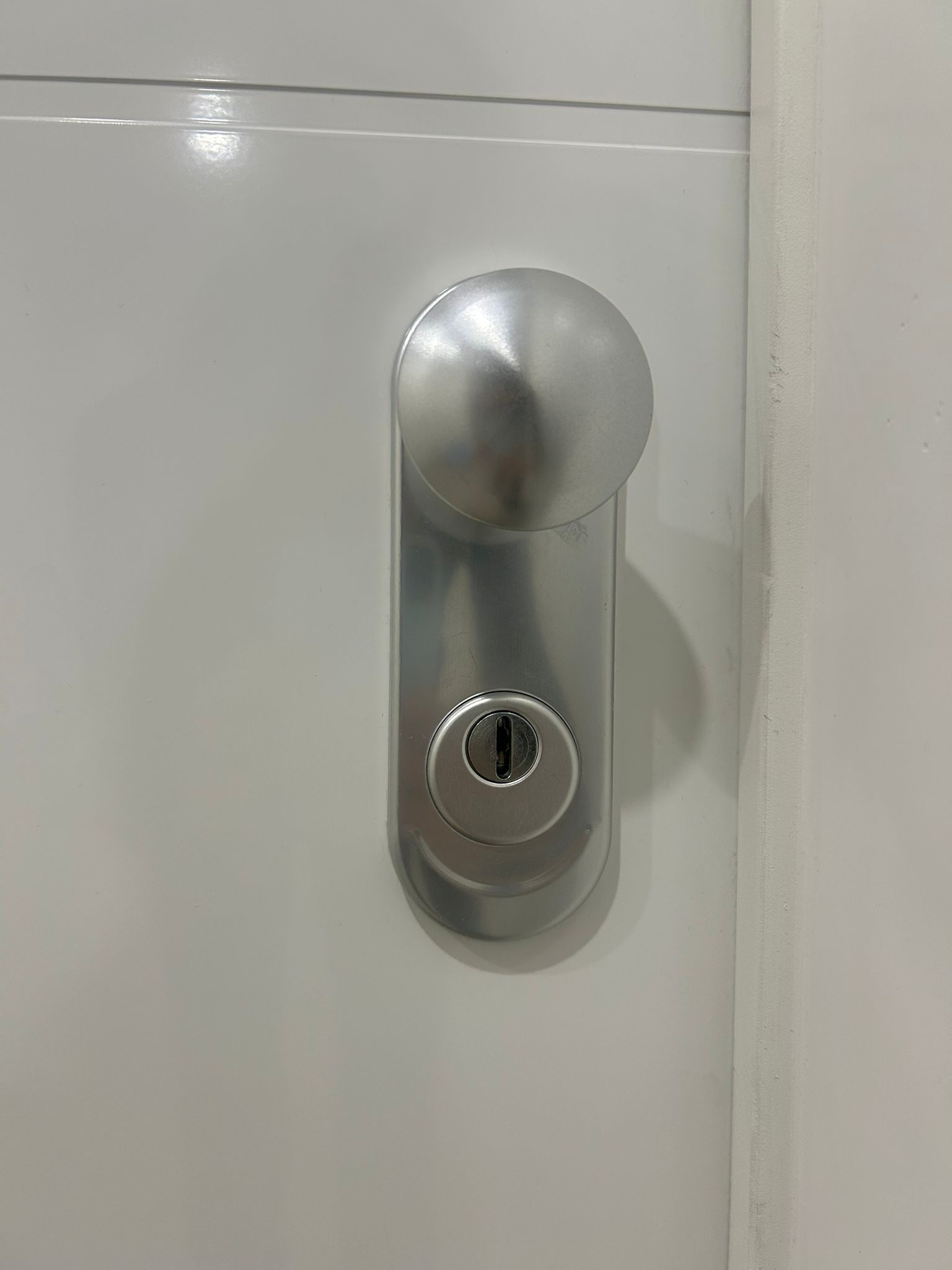 Apertura de puerta sin daños cerrajero Móstoles